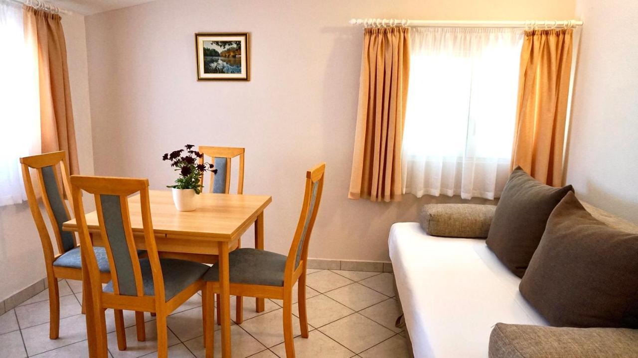 Apartments Maris Starigrad Paklenica Εξωτερικό φωτογραφία