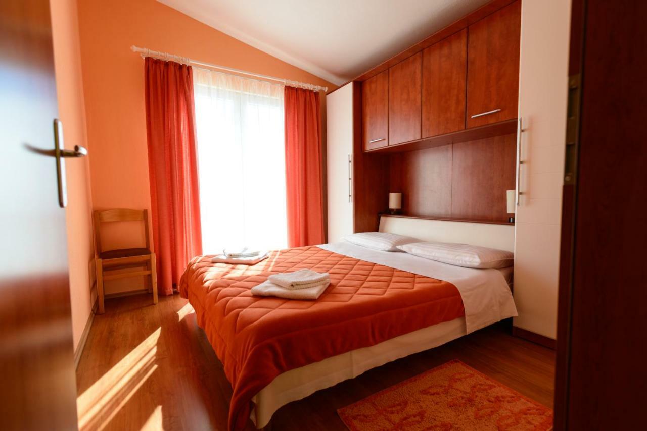 Apartments Maris Starigrad Paklenica Εξωτερικό φωτογραφία